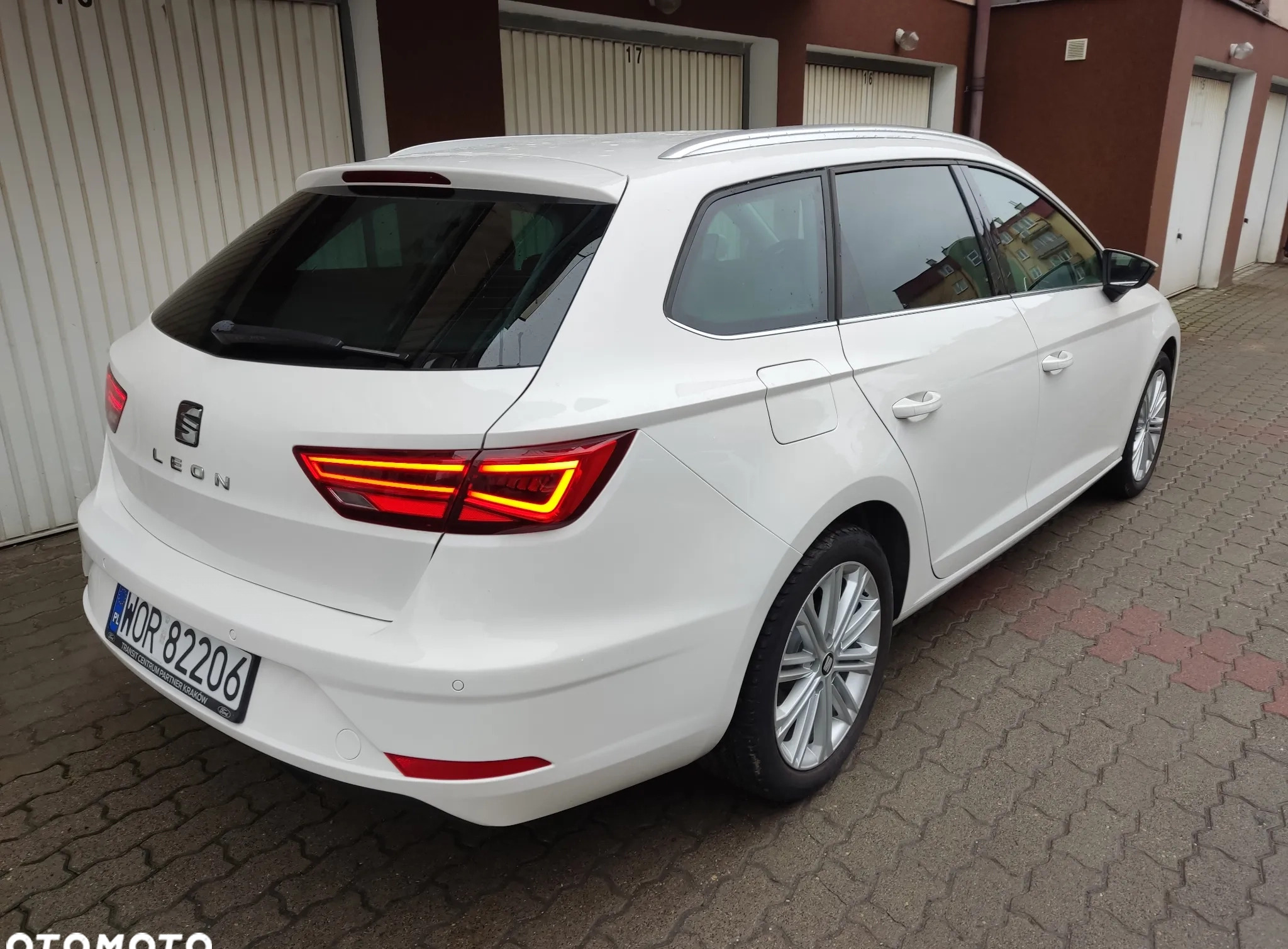 Seat Leon cena 69900 przebieg: 72000, rok produkcji 2018 z Warszawa małe 154